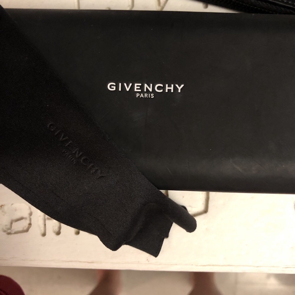 Givenchy sunglasses - Picture 4 of 4